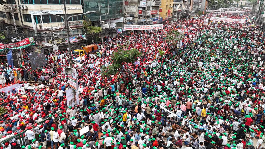 নয়াপল্টনে বিএনপি নেতাকর্মীর ঢল, ভার্চ্যুয়ালি যুক্ত হবেন তারেক রহমান