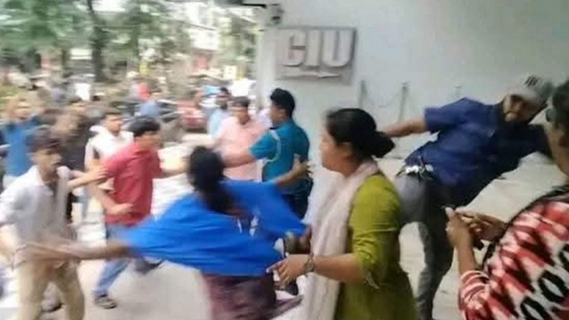 নারীকে লাথি মেরে আলোচনায় আসা কর্মীকে বহিষ্কার জামায়াতের, দল হিসেবে দায় অস্বীকার