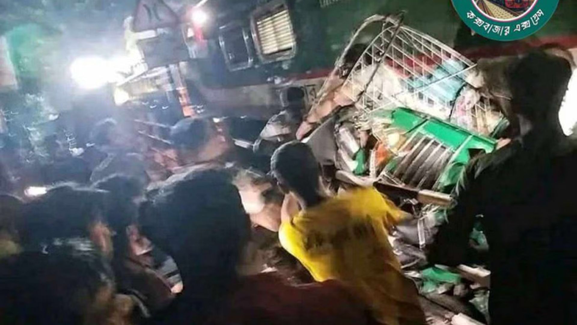 কালুরঘাট সেতুতে অটোরিকশায় ট্রেনের ধাক্কা, নিহত ২