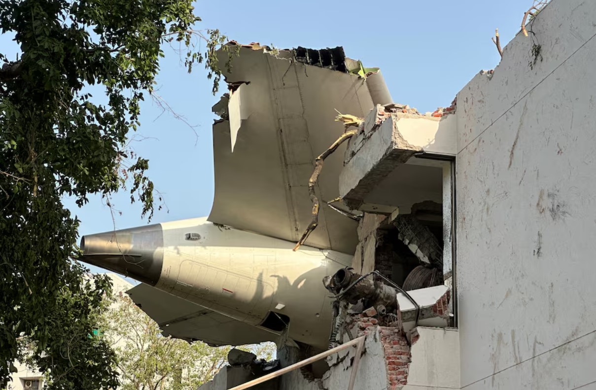 ভারতে উড়োজাহাজ বিধ্বস্ত: ব্রিটিশ নাগরিক জীবিত উদ্ধার