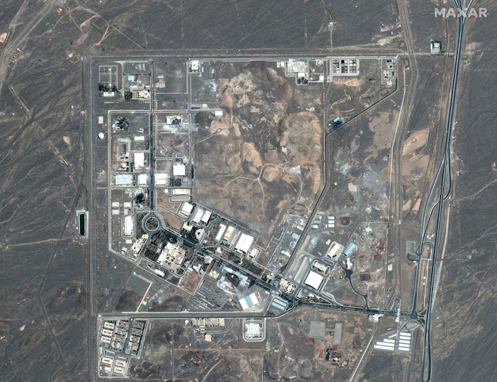 ইরানের পরমাণু স্থাপনায় ইসরায়েলি হামলা, তেজস্ক্রিয় বিকিরণ কি আসন্ন?