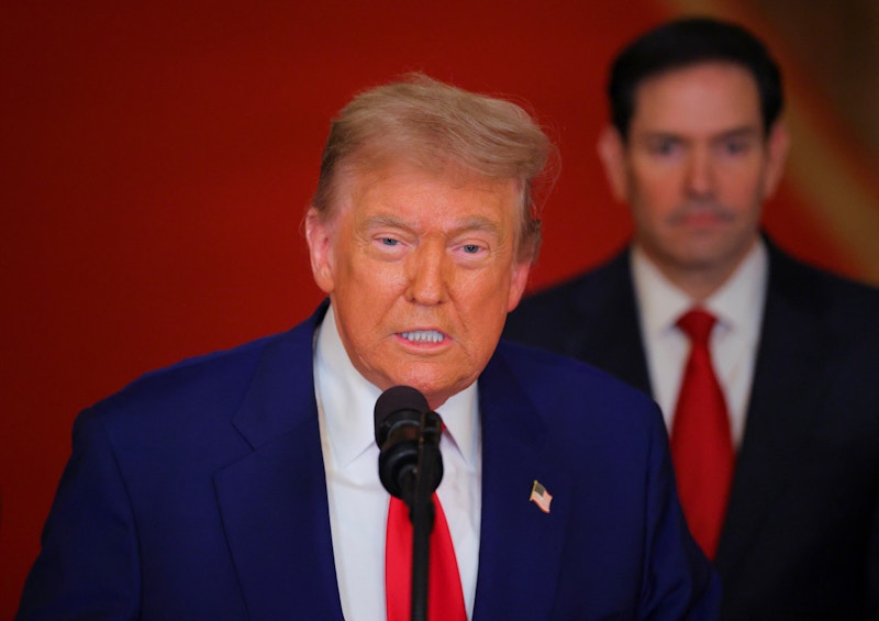 ইরানকে অবশ্যই শান্তি প্রতিষ্ঠা করতে হবে, না হলে আরও বড় হামলা: ট্রাম্প