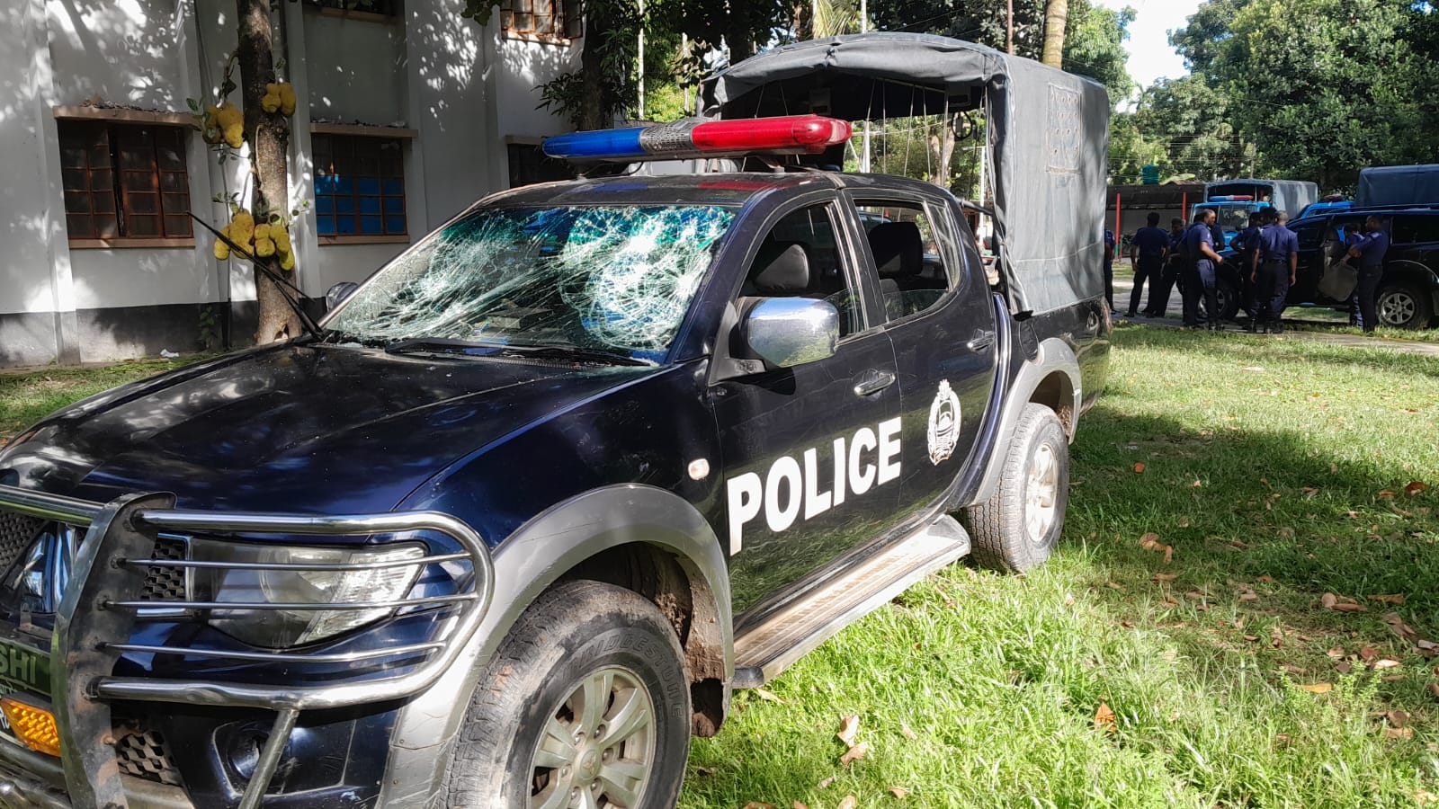 থানায় হামলা করে আসামি ছিনতাই: বিএনপি নেতাসহ গ্রেপ্তার ৪