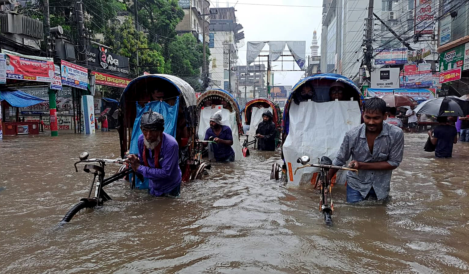ফেনীতে মুহুরীর পানি বিপৎসীমার ১৩৭ সেন্টিমিটার ওপরে, ৭ স্থানে বাঁধে ভাঙন