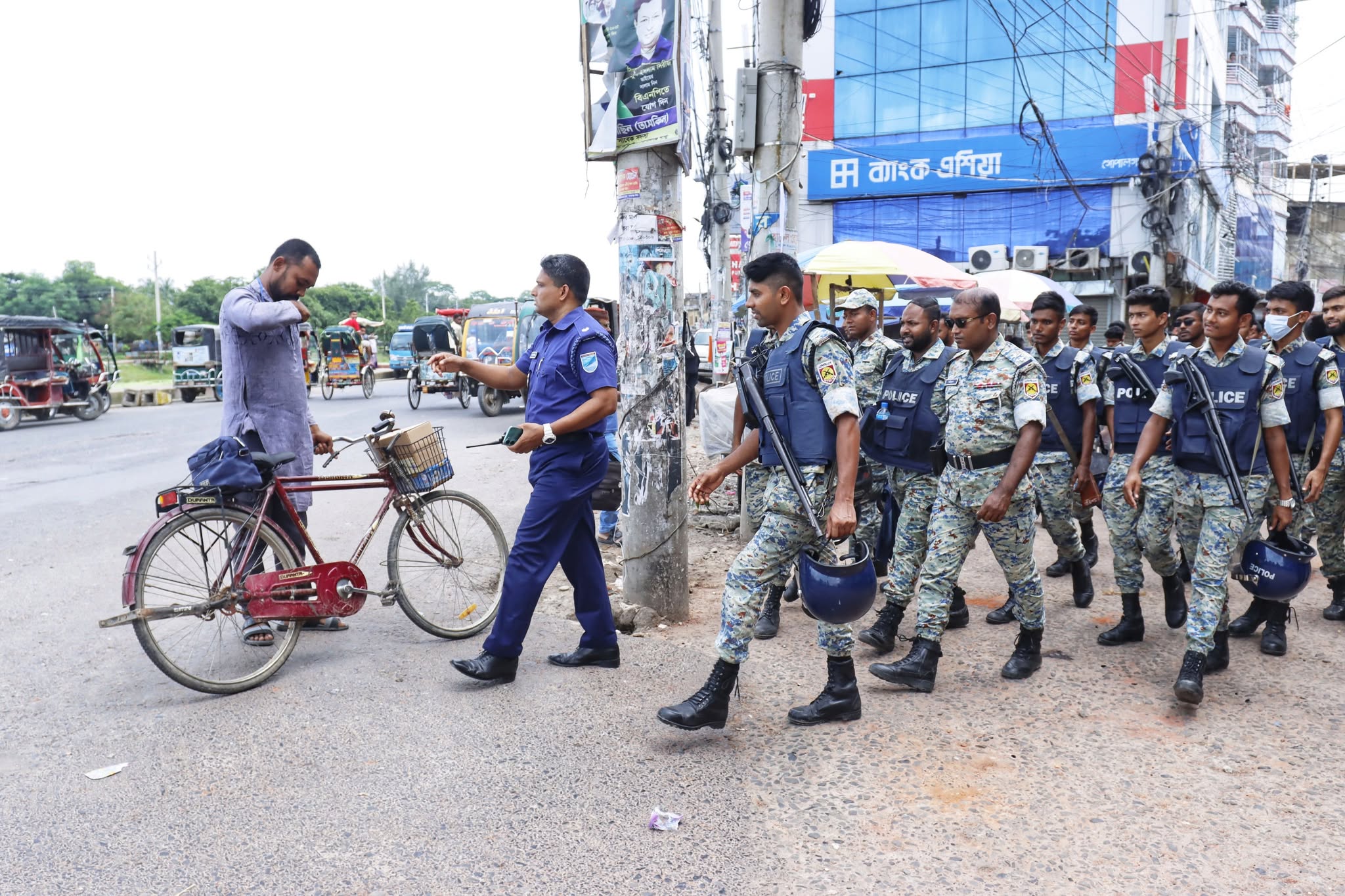 গোপালগঞ্জে পুলিশের দুই মামলায় গ্রেপ্তার অন্তত ৯০