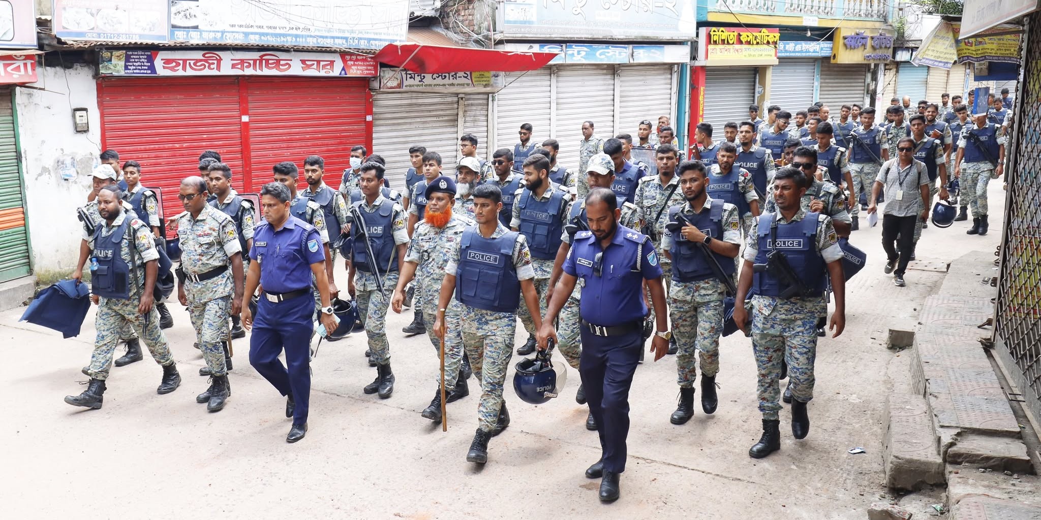 ৩ ঘণ্টা শিথিলের পর আবার কারফিউ, বিপাকে গোপালগঞ্জের ব্যবসায়ীরা