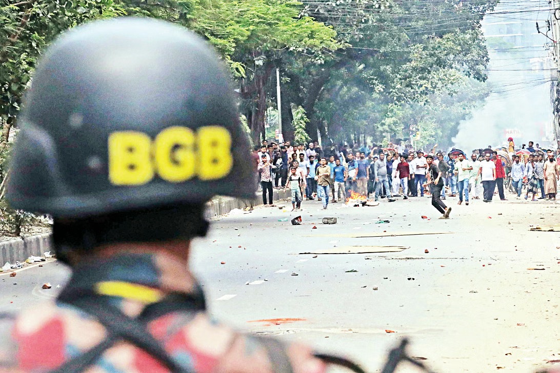 জুলাই ১৯: নিপীড়ন আরও নির্মম, লাশের পাহাড়, কারফিউ