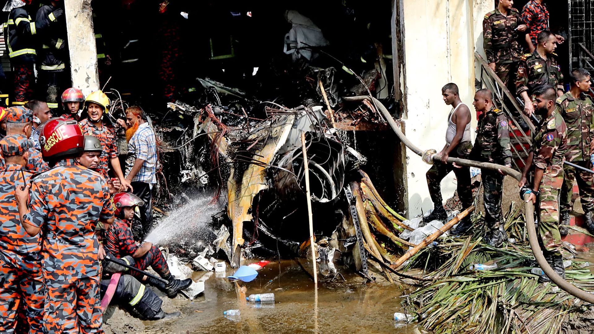 বিমান বিধ্বস্ত: উদ্ধারকাজে গিয়ে আহত ১৬ জন সিএমএইচে চিকিৎসাধীন