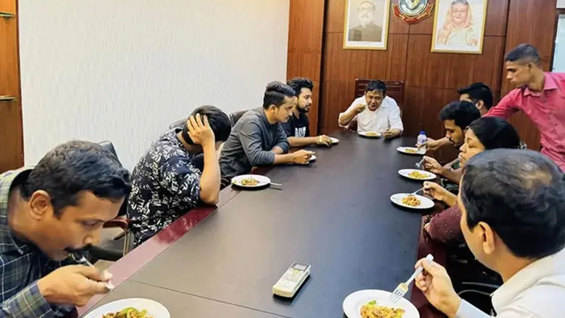 ২৮ জুলাই: আলোচনায় ‘হাউন আঙ্কেলের ভাতের হোটেল’, নাহিদদের ভিডিও বার্তা