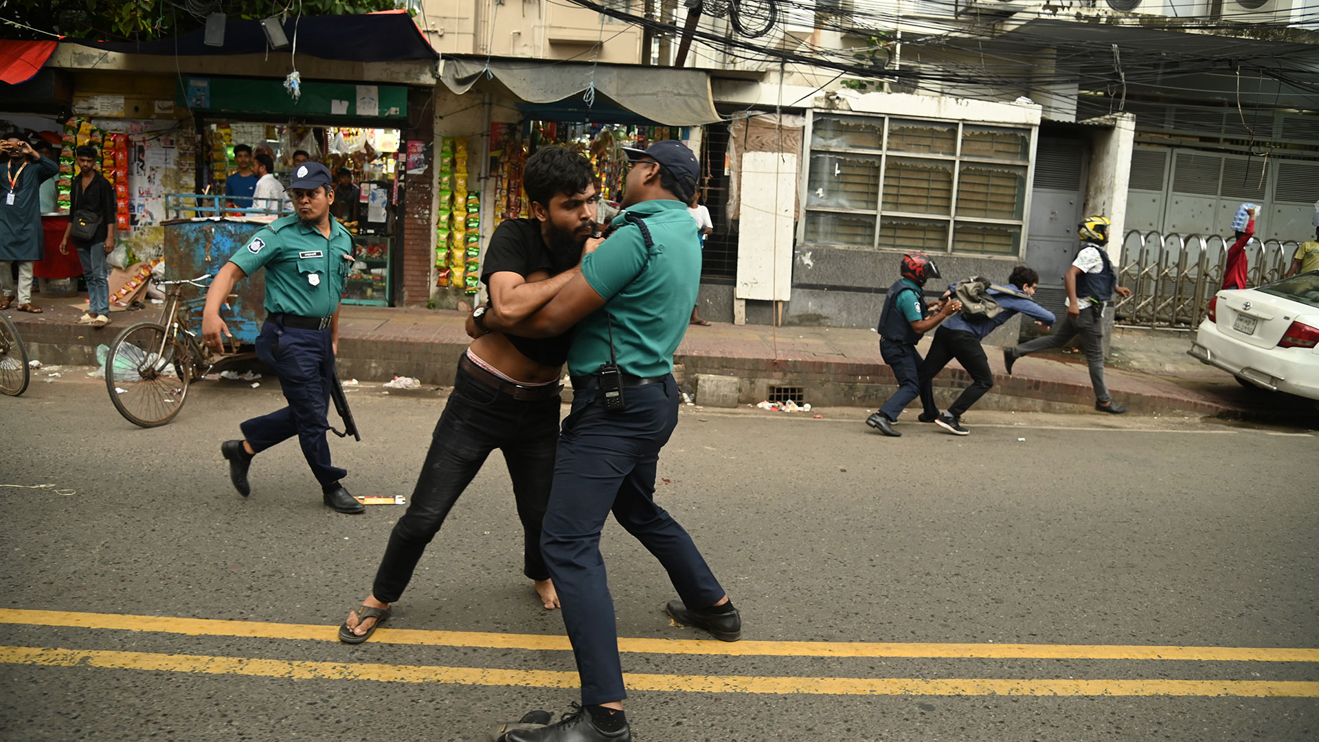 ২৯ জুলাই: রাষ্ট্রীয় শোক প্রত্যাখ্যান, ক্ষুব্ধ ছাত্র-জনতা আবার রাজপথে