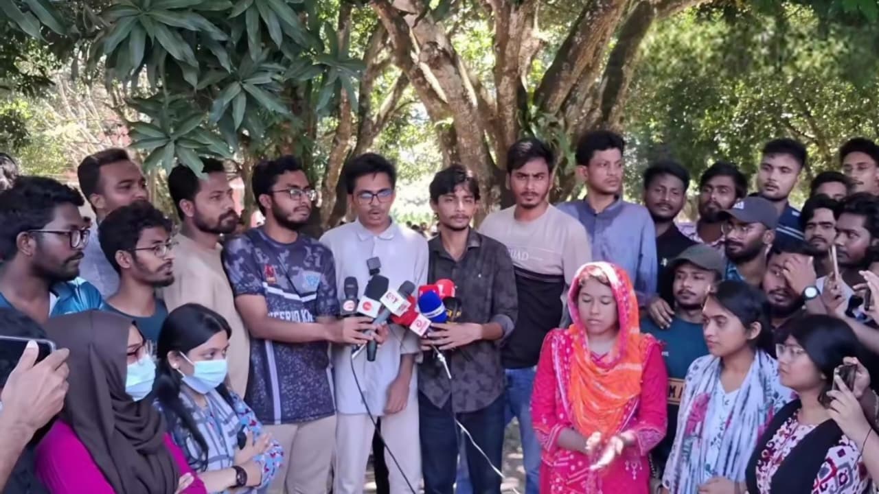 হল ছাড়ার নির্দেশনা বাতিলসহ ৬ দাবি বাকৃবি শিক্ষার্থীদের