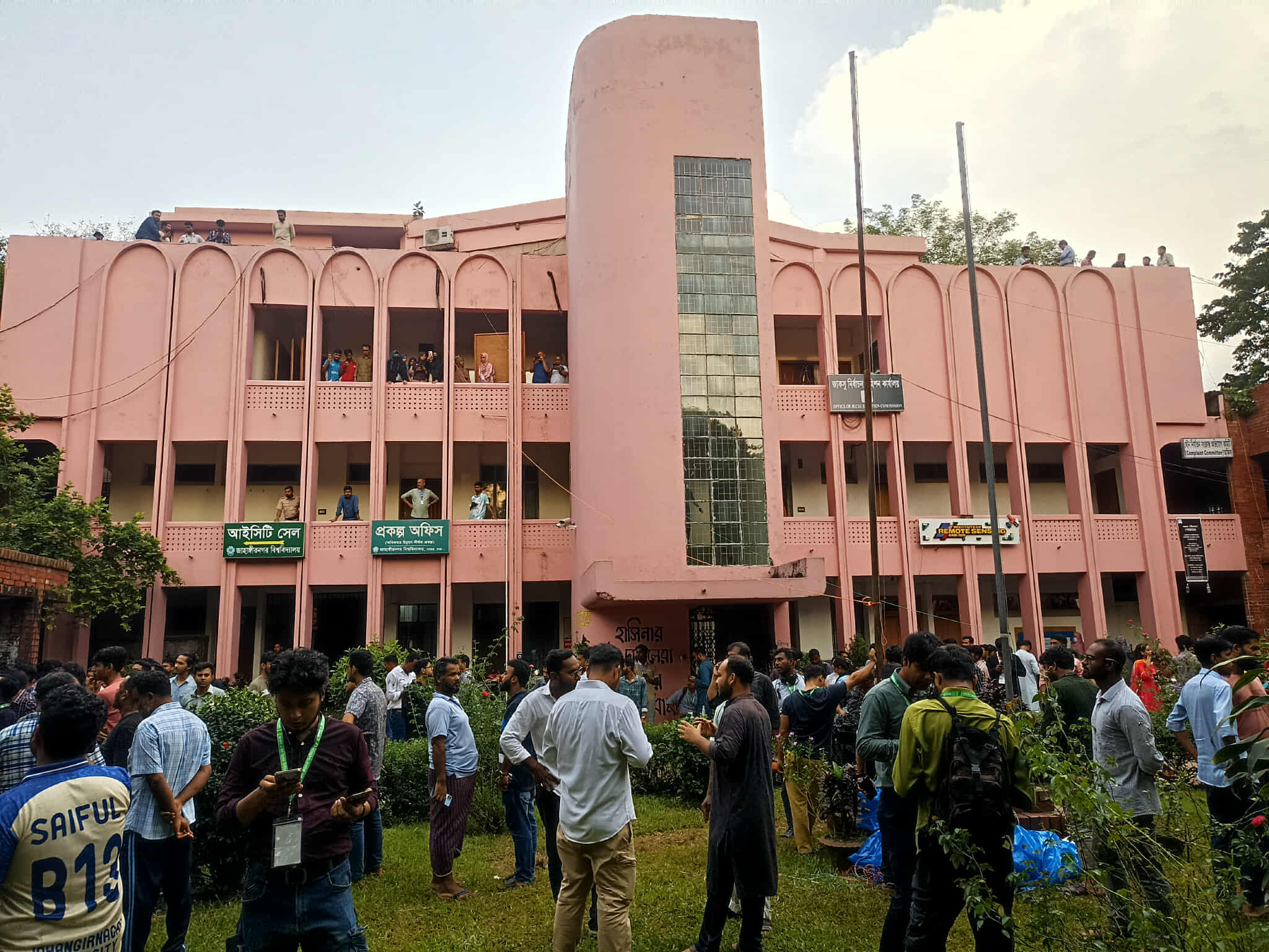 জাকসু: ফল ঘোষণায় দেরি, ক্লান্ত-হতাশ-ক্ষুব্ধ শিক্ষার্থীরা