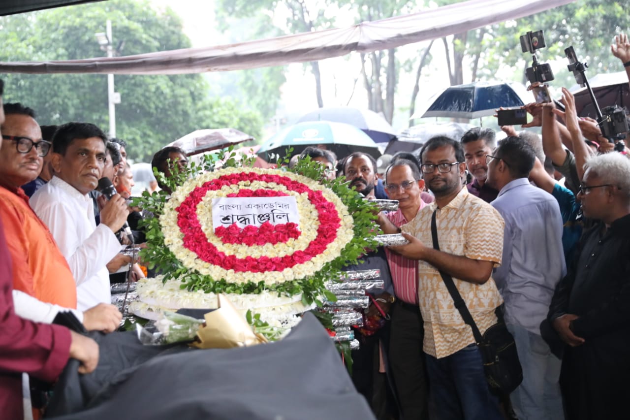 শহীদ মিনারে শেষ শ্রদ্ধায় সিক্ত ফরিদা পারভীন, শায়িত হবেন কুষ্টিয়ায়