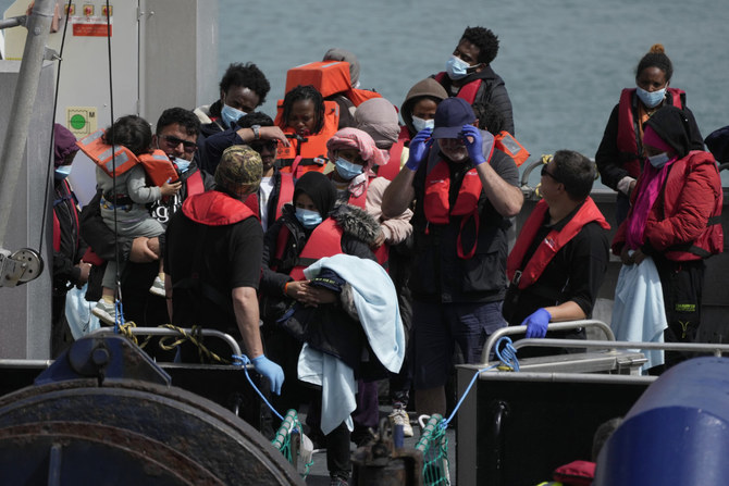 যুক্তরাজ্যে আরও কঠোর হচ্ছে অভিবাসননীতি