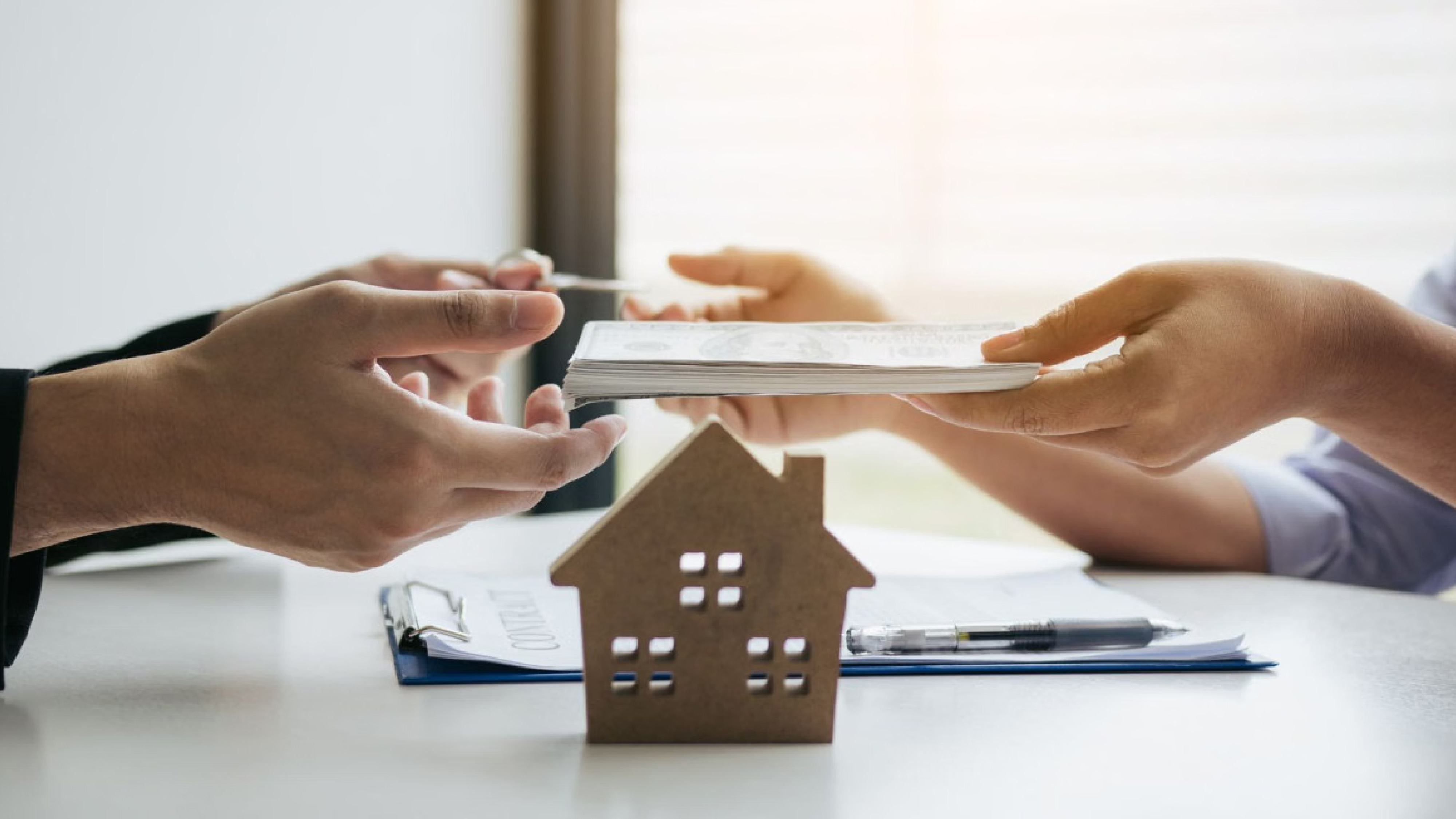 তালিকাভুক্ত কোম্পানির পরিচালকরা ‘উপহার’ হিসেবে শেয়ার স্থানান্তর করছেন কেন?