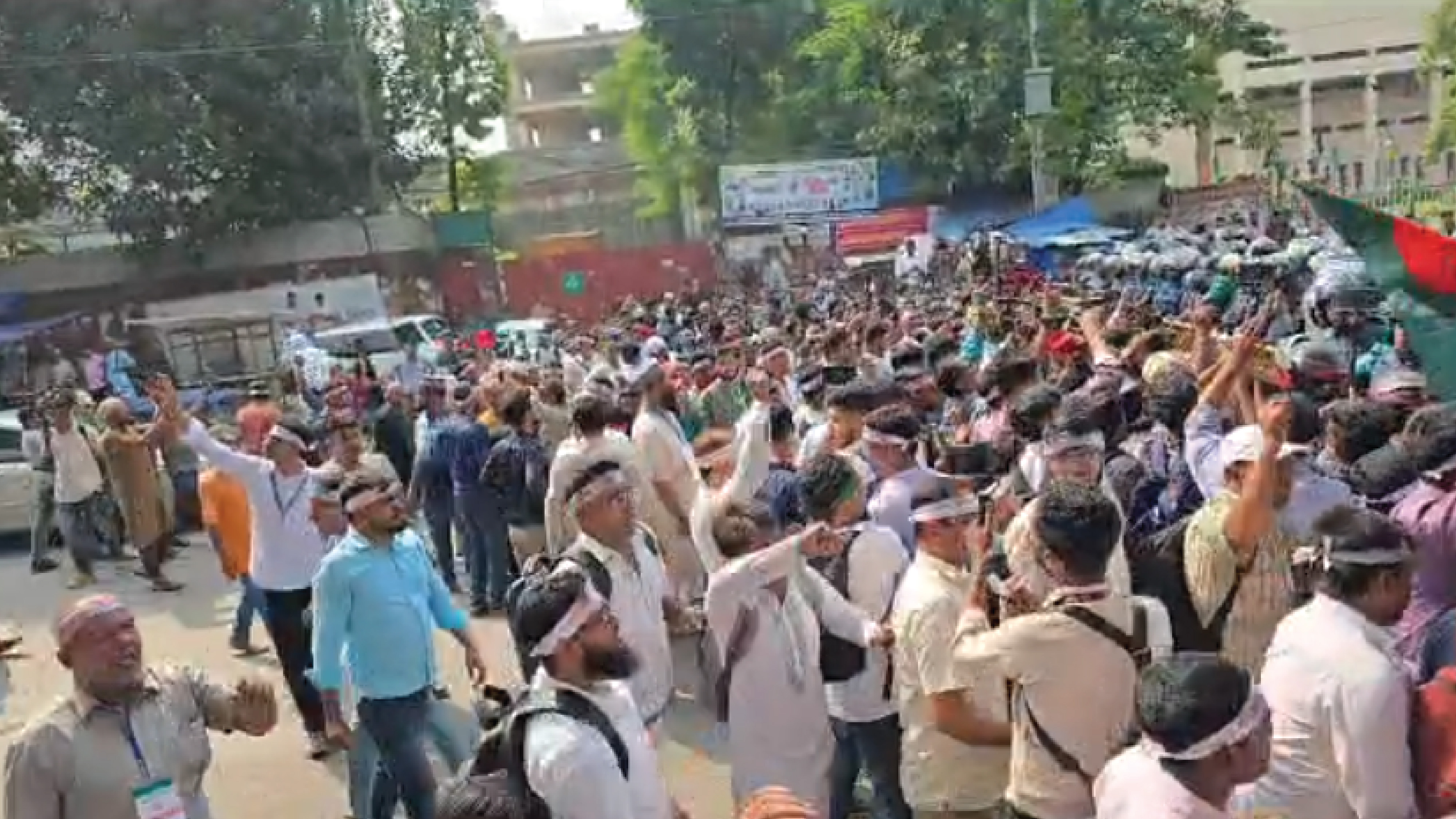 এমপিওভুক্ত শিক্ষকদের শাহবাগ অবরোধ