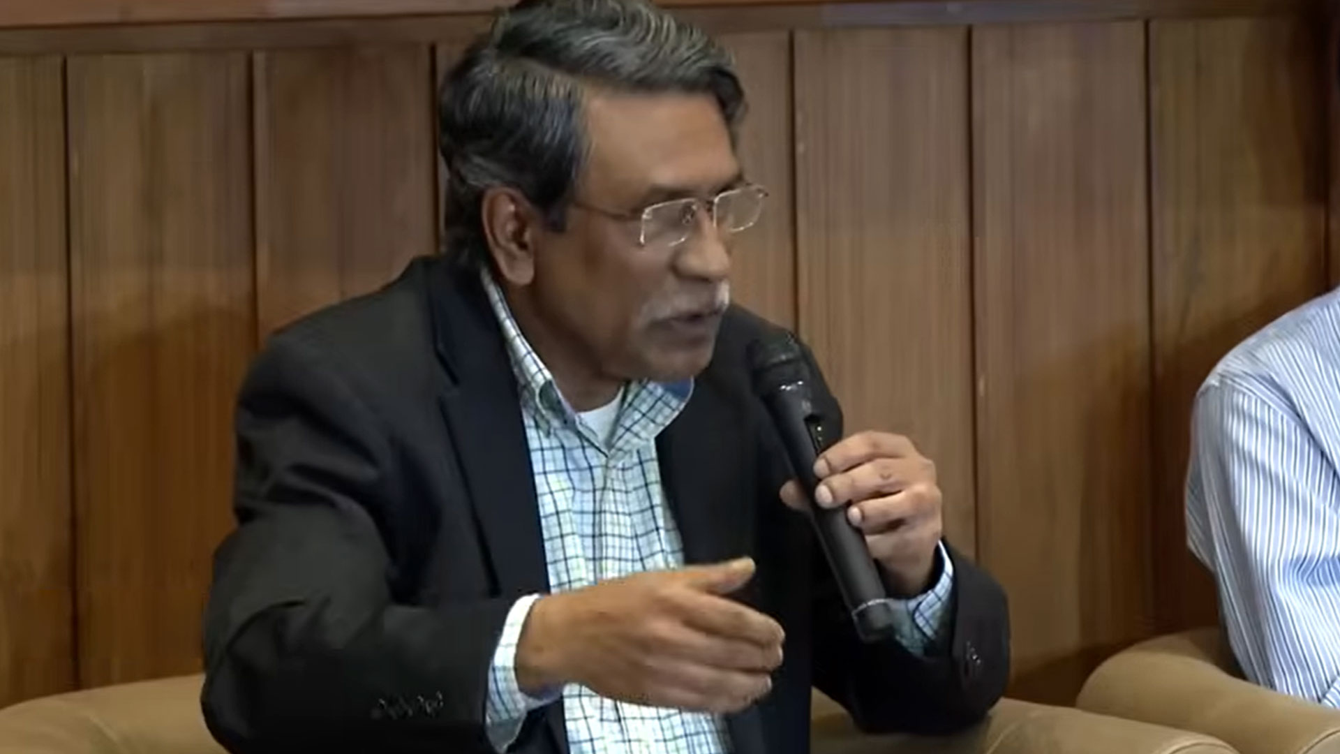 চলতি মেয়াদেই জুলাই সনদ বাস্তবায়নে পূর্ণাঙ্গ সুপারিশ, সই করা যাবে পরেও: আলী রীয়াজ