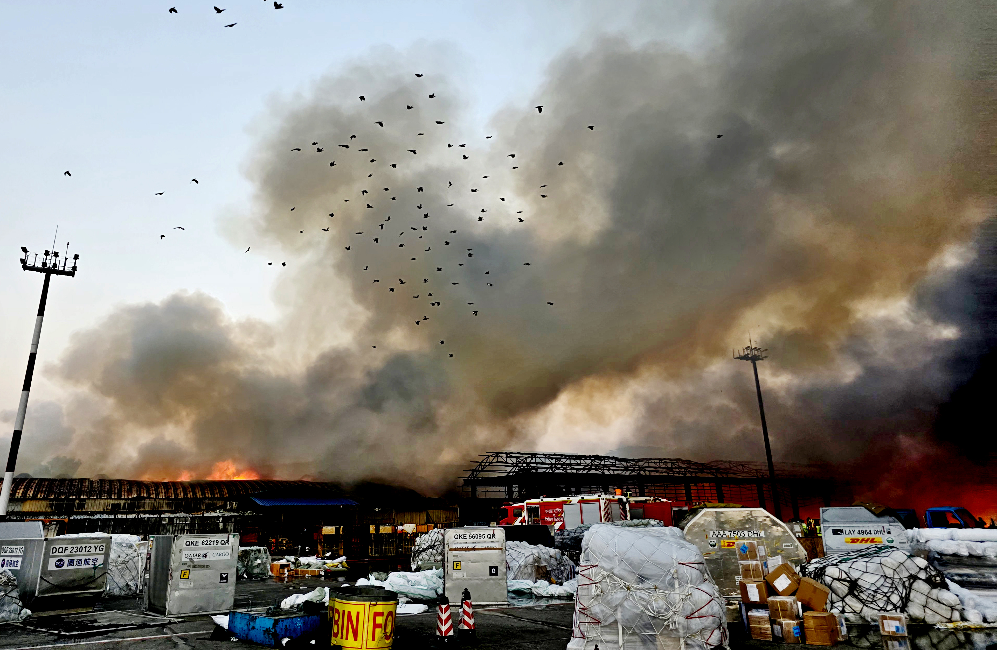 ছবিতে বিমানবন্দরের আগুন ও ক্ষয়ক্ষতি
