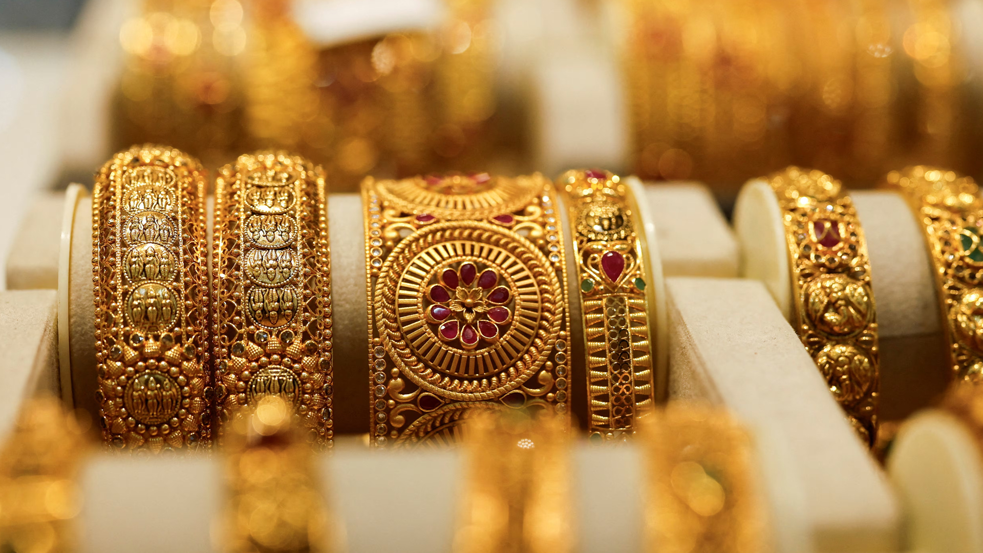 স্বর্ণের ক্রমাগত মূল্যবৃদ্ধি কিসের ইঙ্গিত, বিশ্ব অর্থনীতির সঙ্গে এর সম্পর্ক কী