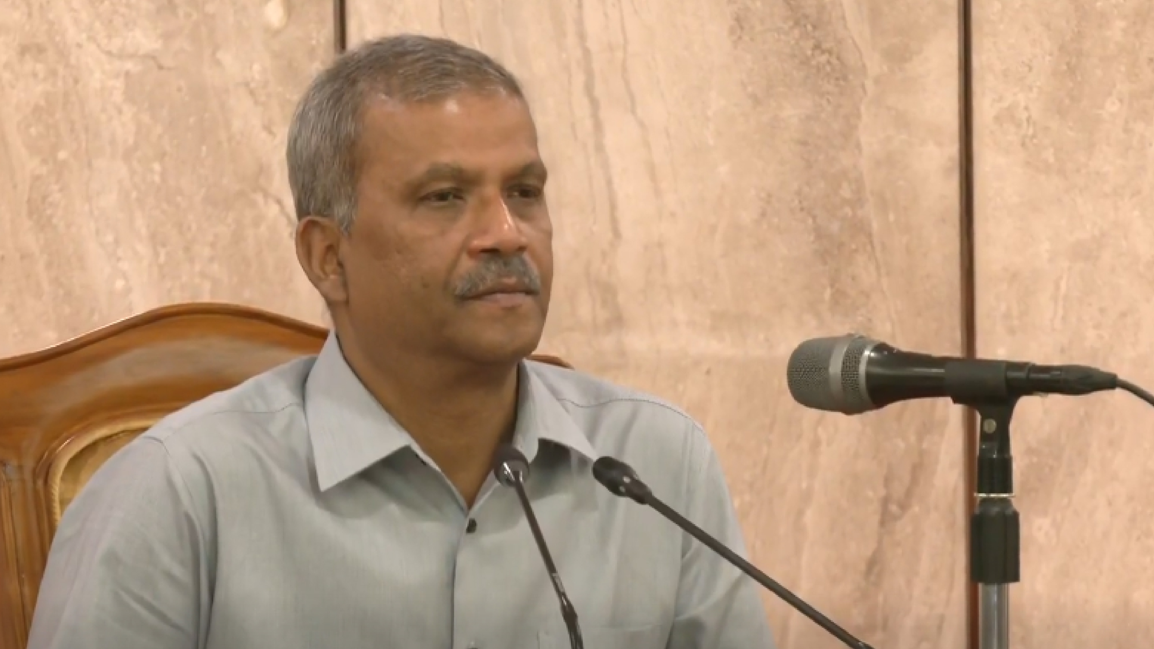 জুলাই সনদ ও গণভোট নিয়ে দ্রুত সব দলের অভিন্ন মত চায় সরকার