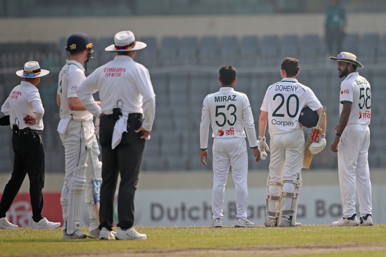 বাংলাদেশ-আয়ারল্যান্ড টেস্টে ভূমিকম্পের আতঙ্ক
