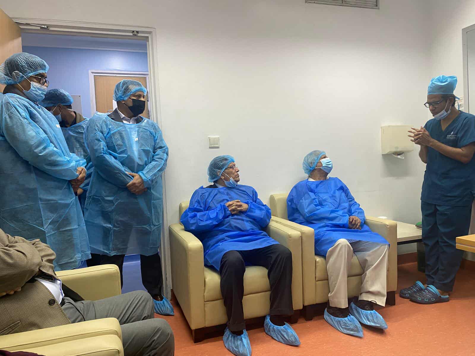 খালেদা জিয়াকে দেখতে এভারকেয়ারে প্রধান উপদেষ্টা