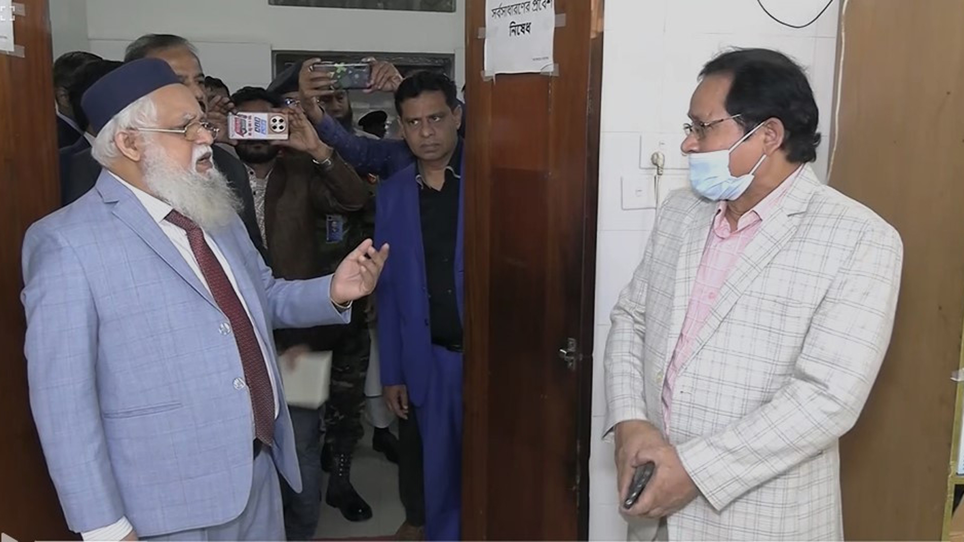 স্বাস্থ্যের ডিজির সঙ্গে তর্কে জড়ানো চিকিৎসককে অব্যাহতি