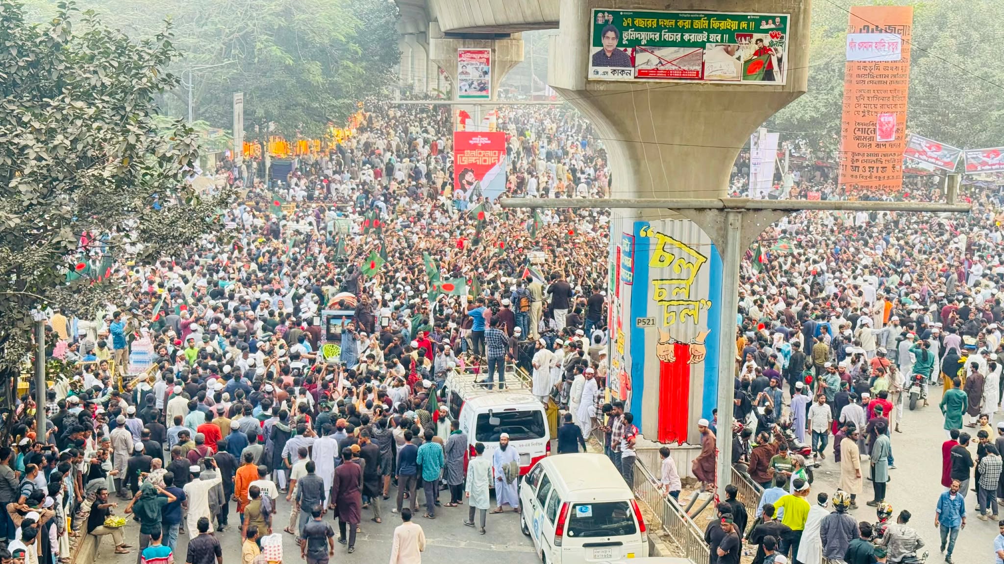 হাদির জানাজা শেষে শাহবাগে জমায়েত, হত্যাকারীদের গ্রেপ্তারে ২৪ ঘণ্টার আল্টিমেটাম