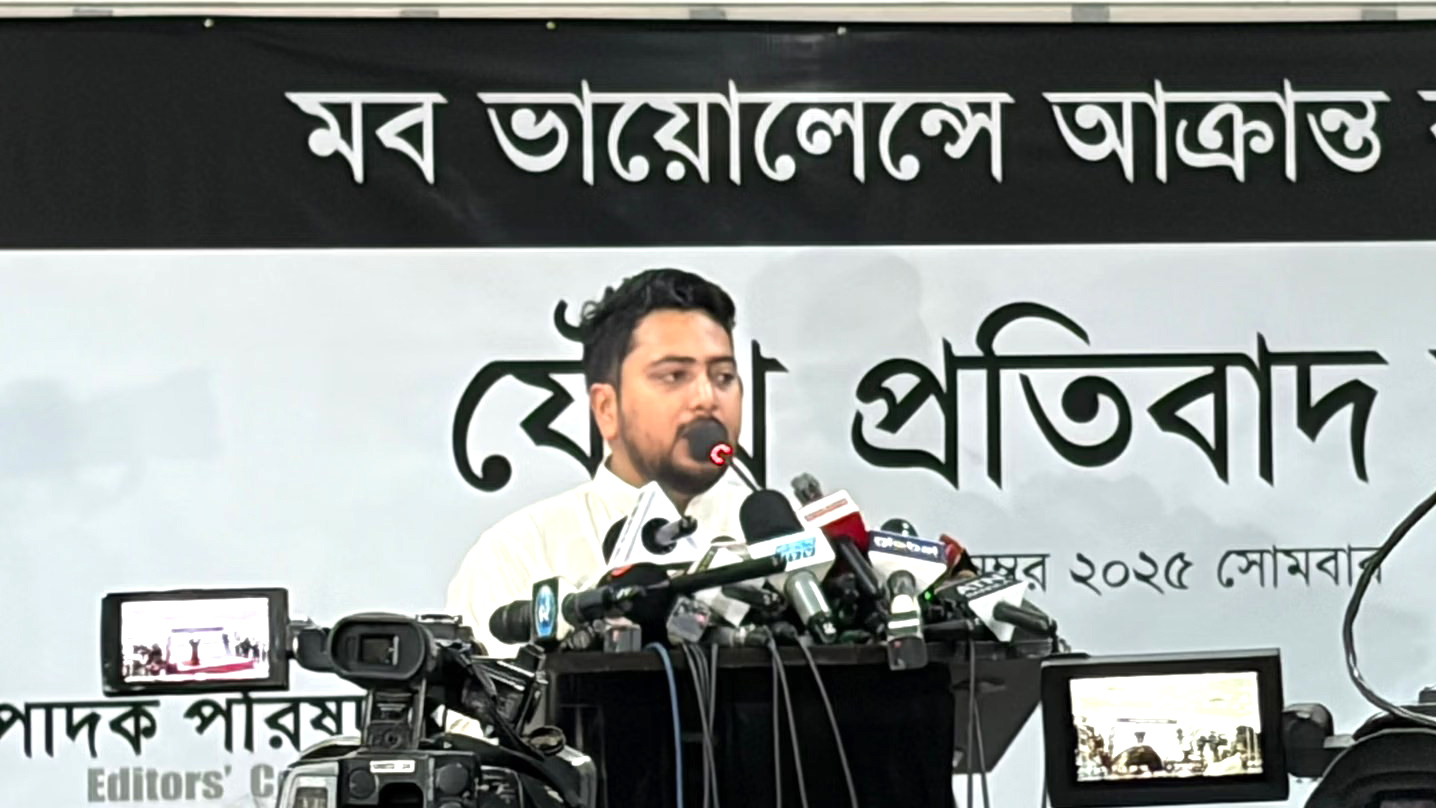 ডেইলি স্টার-প্রথম আলোতে হামলায় সরকারের একটি অংশের সংশ্লিষ্টতা রয়েছে: নাহিদ