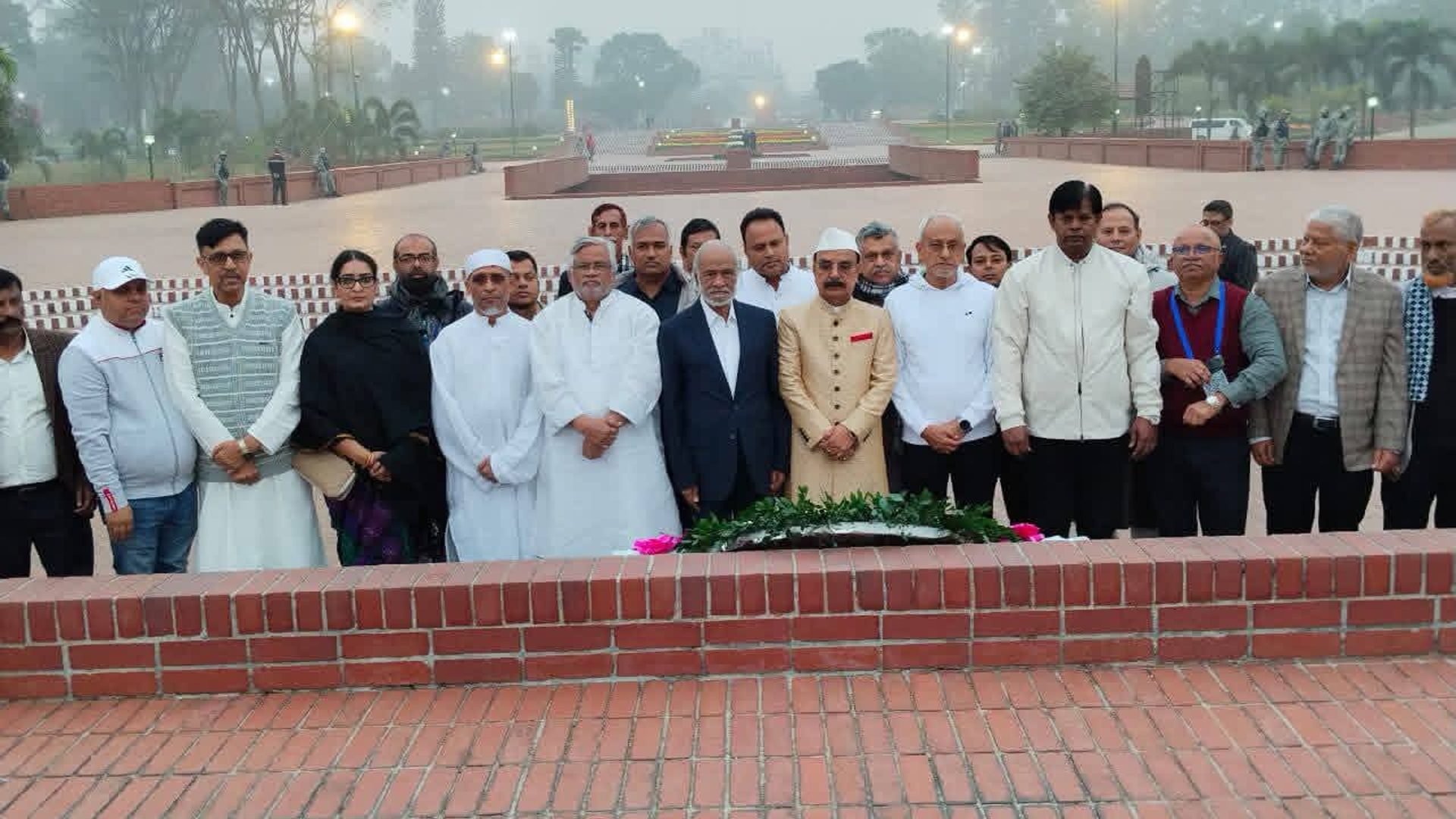 জাতীয় স্মৃতিসৌধের পথে তারেক রহমান