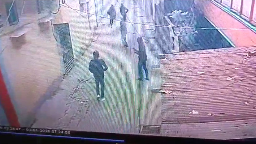 চাঁদা দাবিতে চট্টগ্রামে ব্যবসায়ীর বাড়িতে গুলি