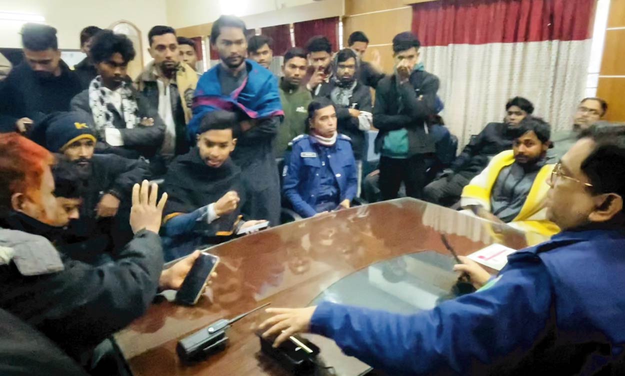 ‘থানা জ্বালিয়েছি...এসআইকে পুড়িয়েছি’ হুমকি দেওয়া বৈষম্যবিরোধী নেতা মাহদী আটক