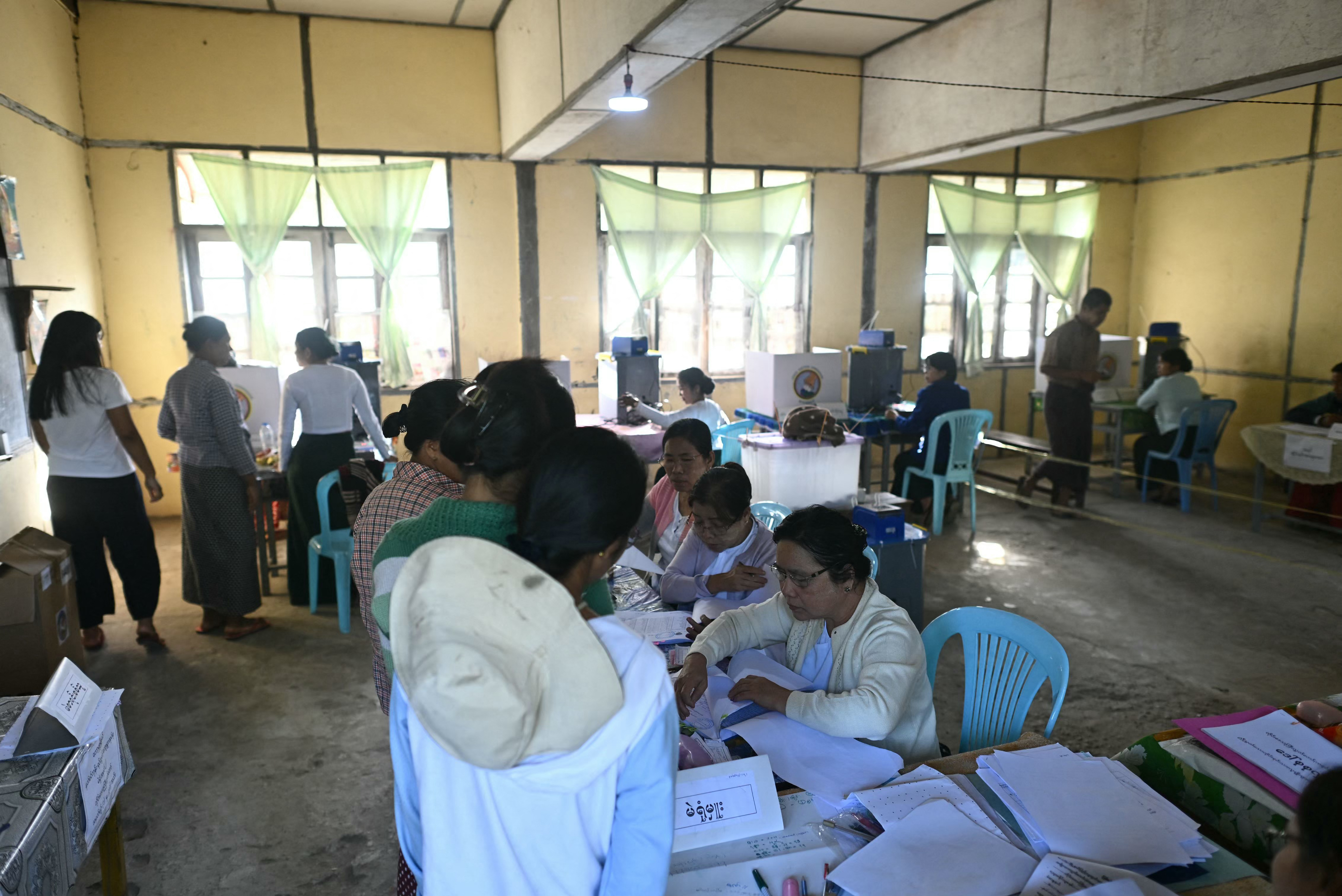 মিয়ানমারের নির্বাচনের দ্বিতীয় ধাপে কম ভোটার উপস্থিতি, ভয়ভীতি প্রদর্শন ও সহিংসতার অভিযোগ