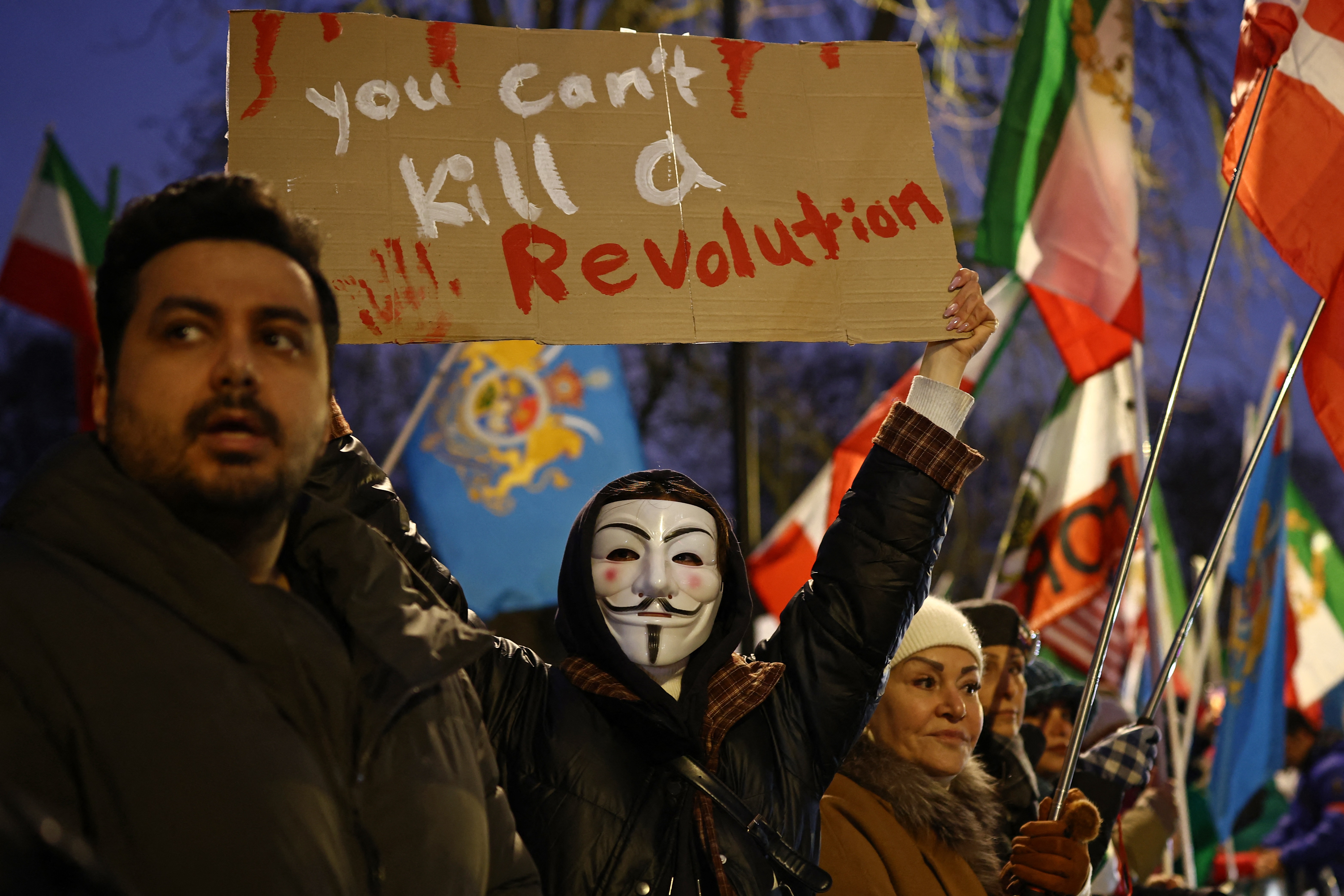 ইরানের তথ্য বাইরে আসছে কম, ধোঁয়াশা বাড়ছে