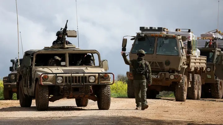 লেবানন সীমান্তে ইসরায়েলি সেনা। ছবি রয়টার্স