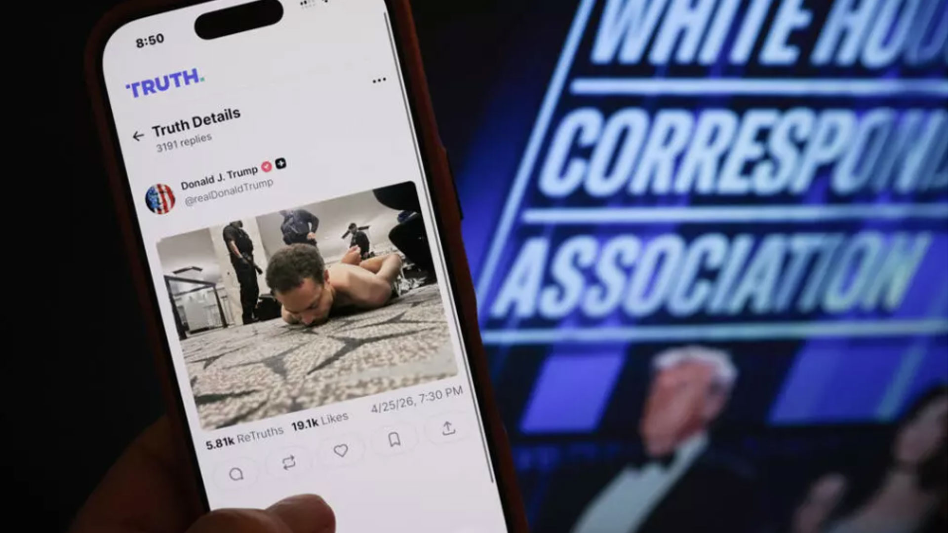 নৈশভোজে গুলির ঘটনার পর অনলাইনে ছড়িয়ে পড়া নানা ষড়যন্ত্র তত্ত্বভিত্তিক পোস্ট কোটি কোটি ভিউ পেয়েছে 