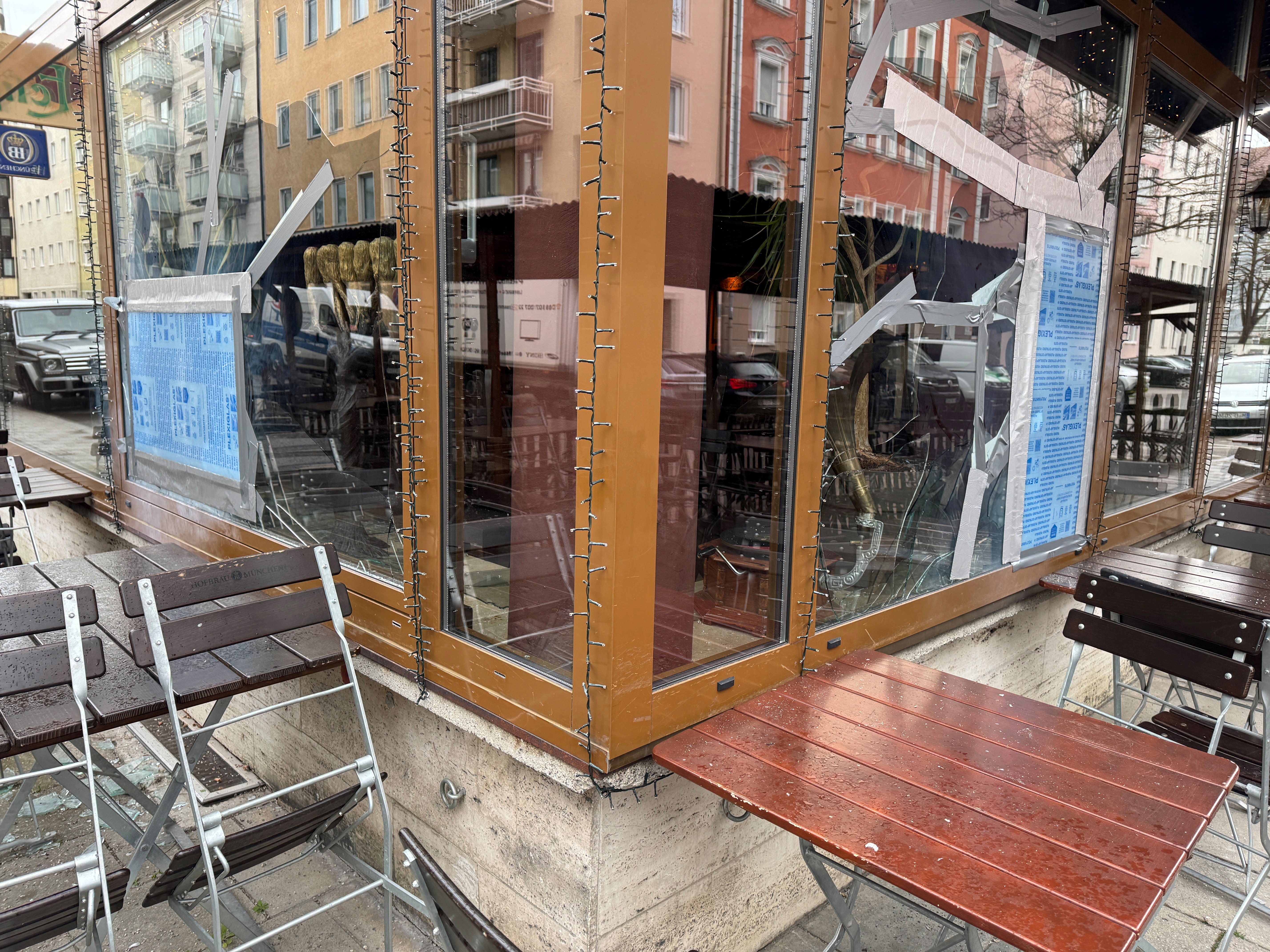 মিউনিখের ইসরায়েলি রেস্তোরাঁয় ভাঙচুর করা হয়। ছবি: রয়টার্স