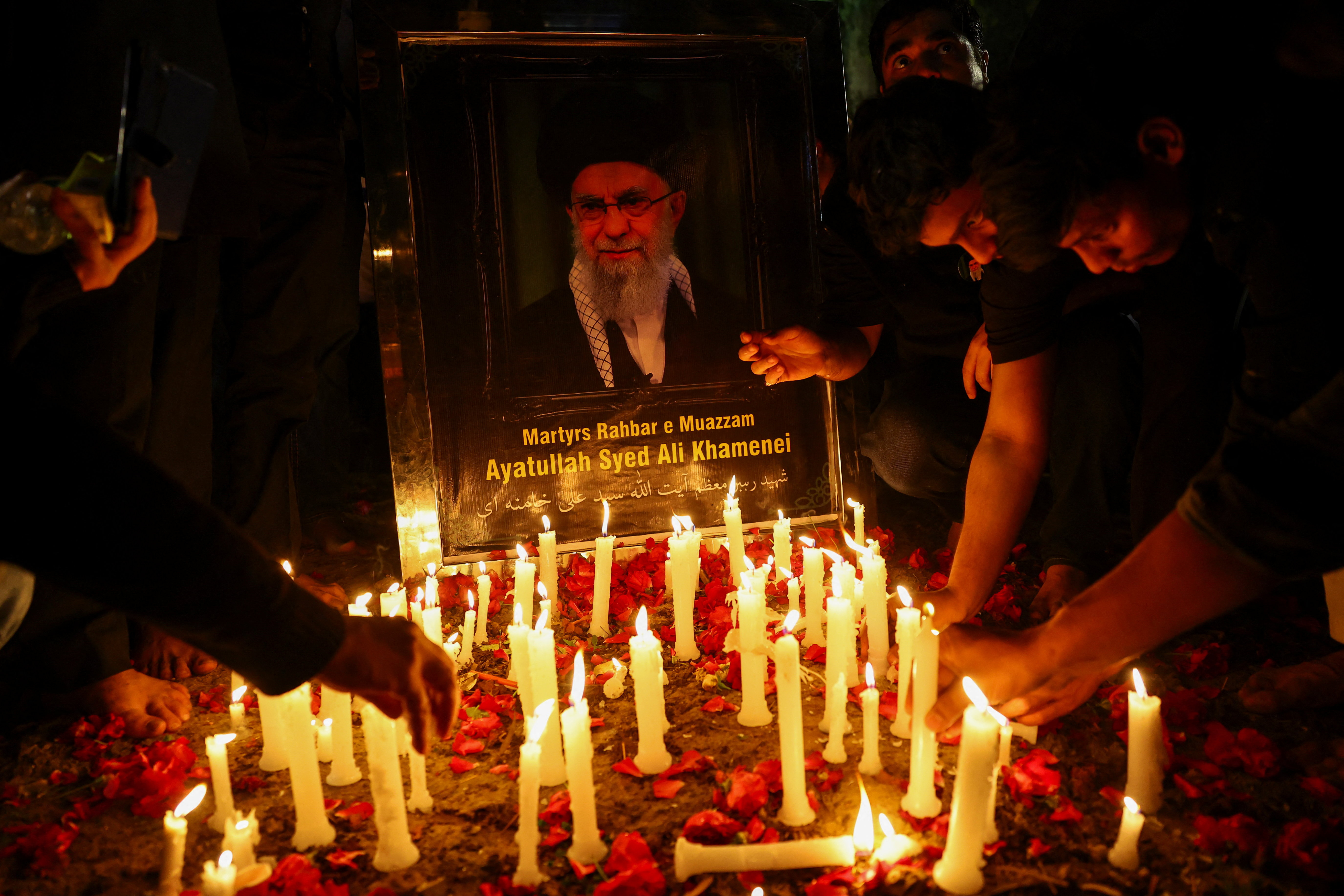  খামেনির মৃত্যুতে নয়াদিল্লিতে শোক সমাবেশ। ছবি: রয়টার্স 