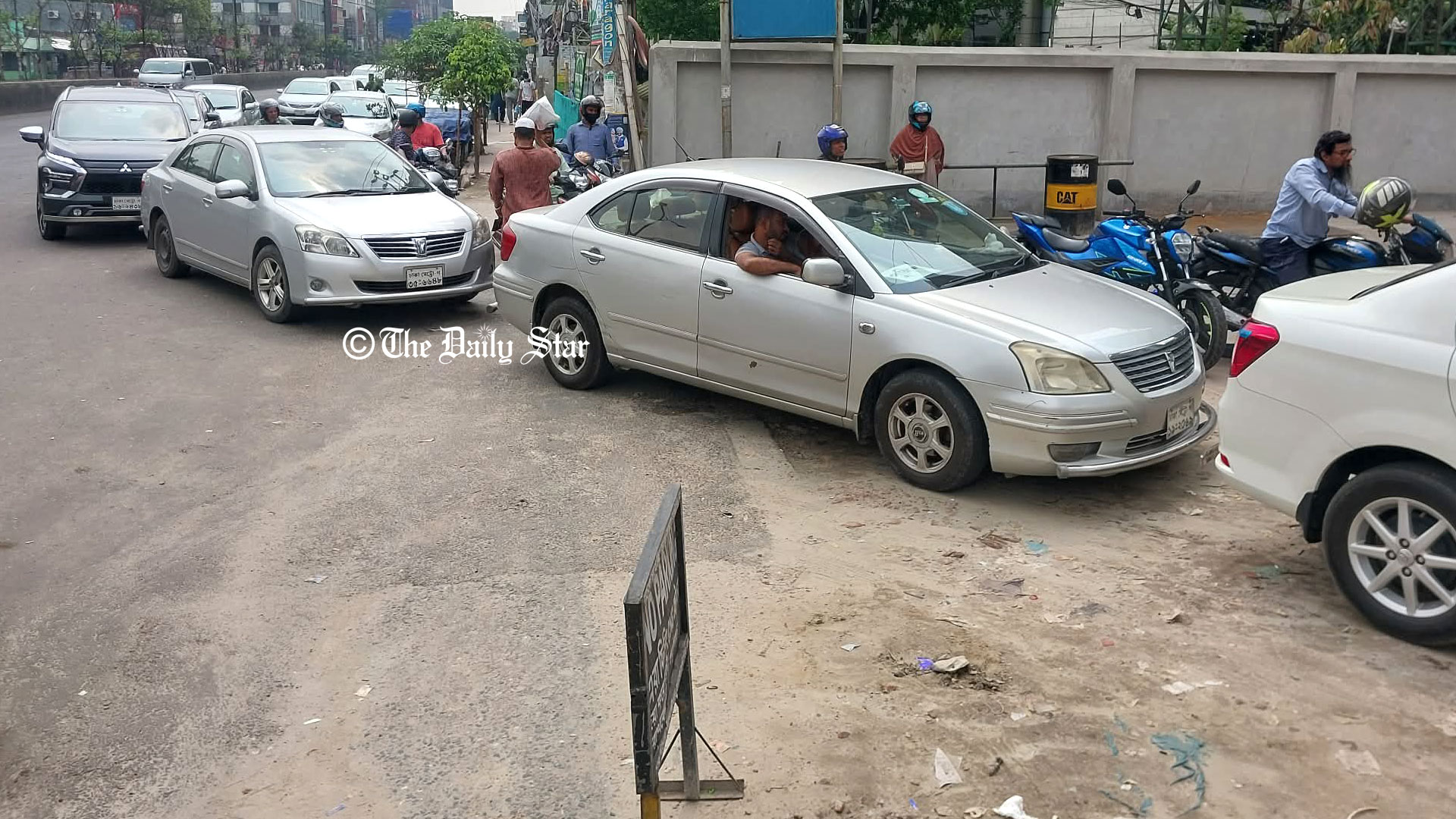 শ্যামলীতে তেলের পাম্প