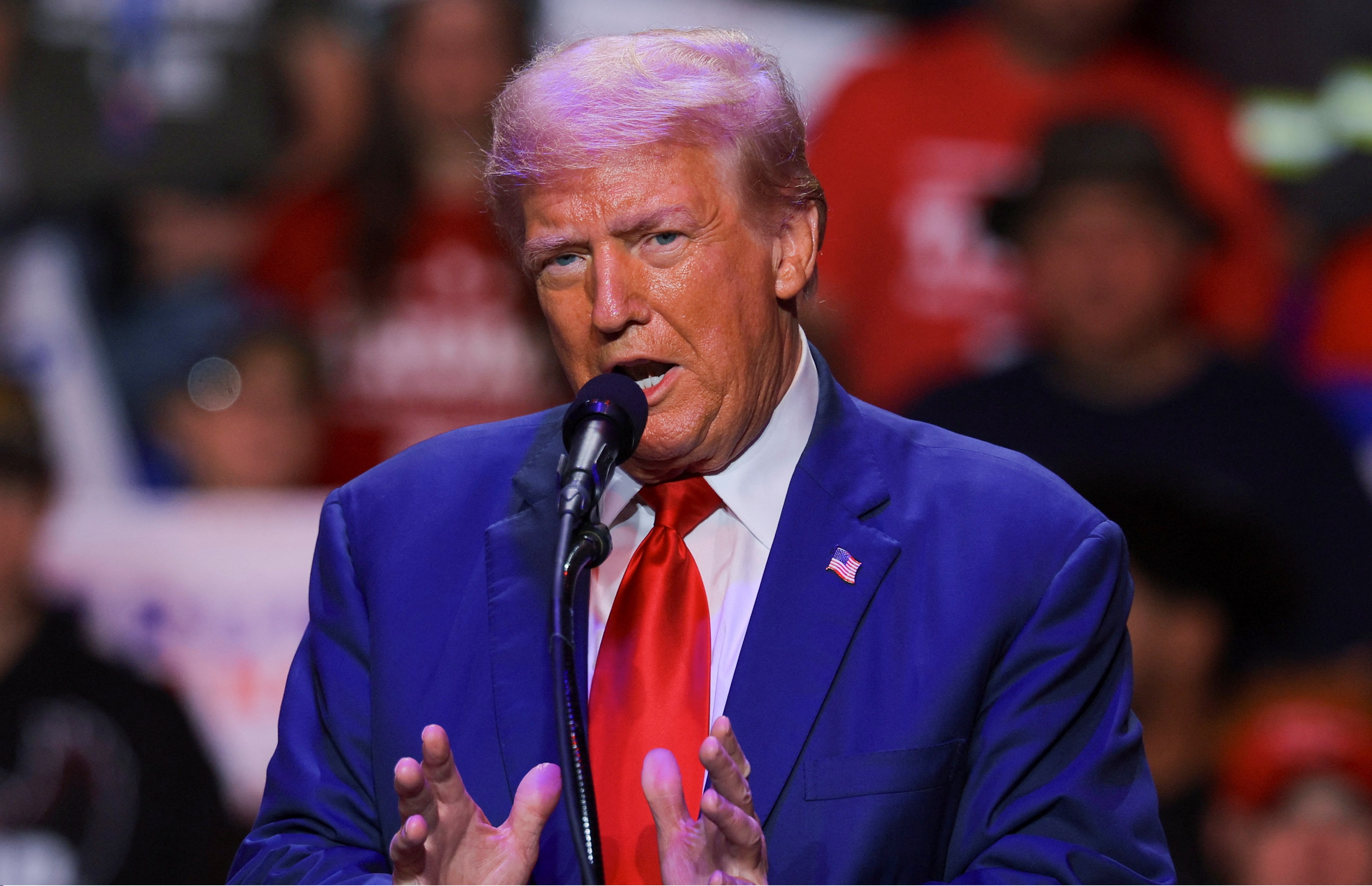 উত্তর ক্যারোলাইনায় ট্রাম্প। ছবি: রয়টার্স