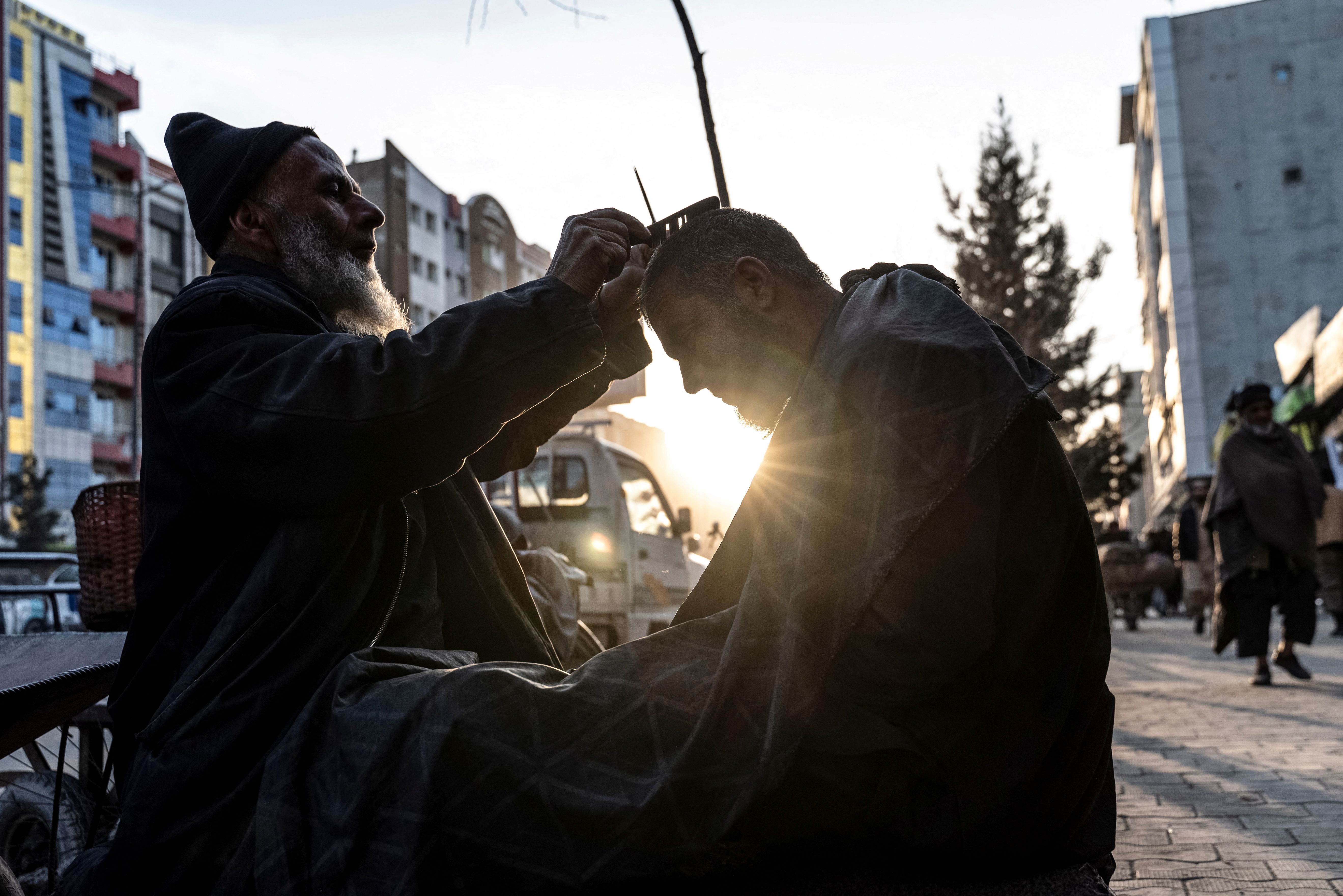 Afghan barber/afp