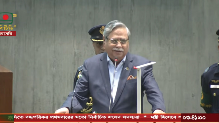 সংসদে মুচকি হাসি