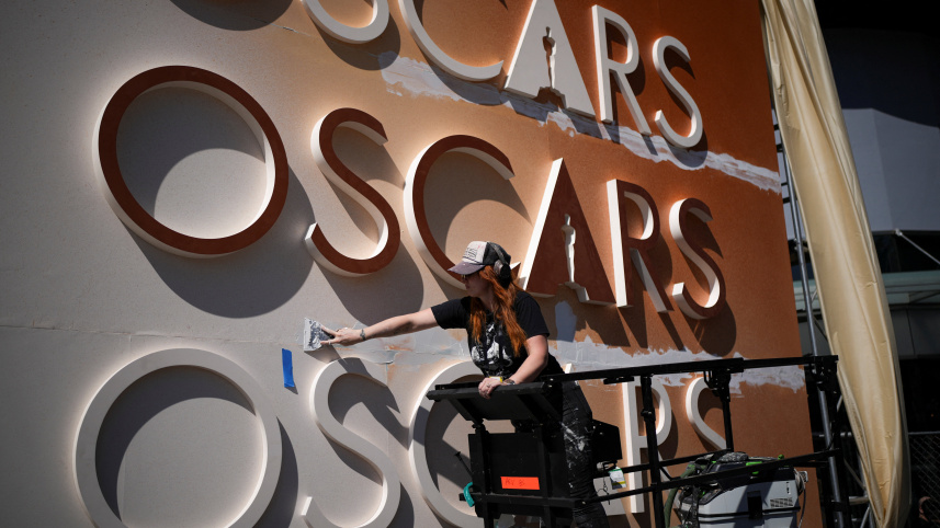  অ্যাকাডেমি অ্যাওয়ার্ডস (অস্কার) অনুষ্ঠানের শেষ মুহুর্তের কাজ চলছে লস অ্যাঞ্জেলসে। ছবি: রয়টার্স