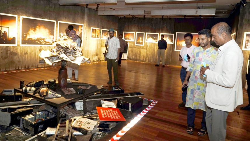 দ্য ডেইলি স্টার কার্যালয়ে আইনমন্ত্রী মো. আসাদুজ্জামান। ছবি: স্টার