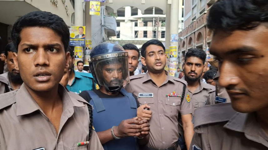  আদালত চত্বরে সোহেল রানা