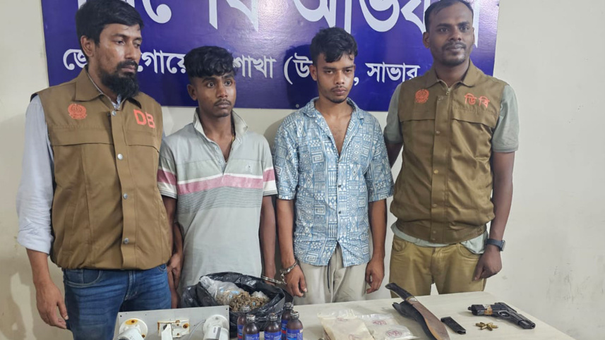 সাভারে অস্ত্র-মাদকসহ গ্রেপ্তার ২