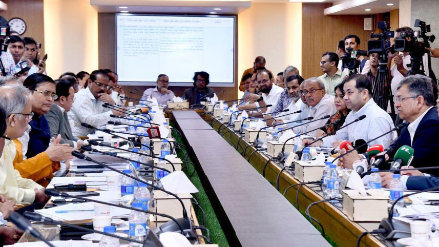আজ সচিবালয়ে ‘সাইবার সুরক্ষা (সংশোধন) আইন, ২০২৬’ এর খসড়া পর্যালোচনায় গণমাধ্যমের অংশীজনদের নিয়ে কনসালটেশন সভা অনুষ্ঠিত হয়।