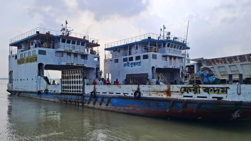 ফেরি চলাচল