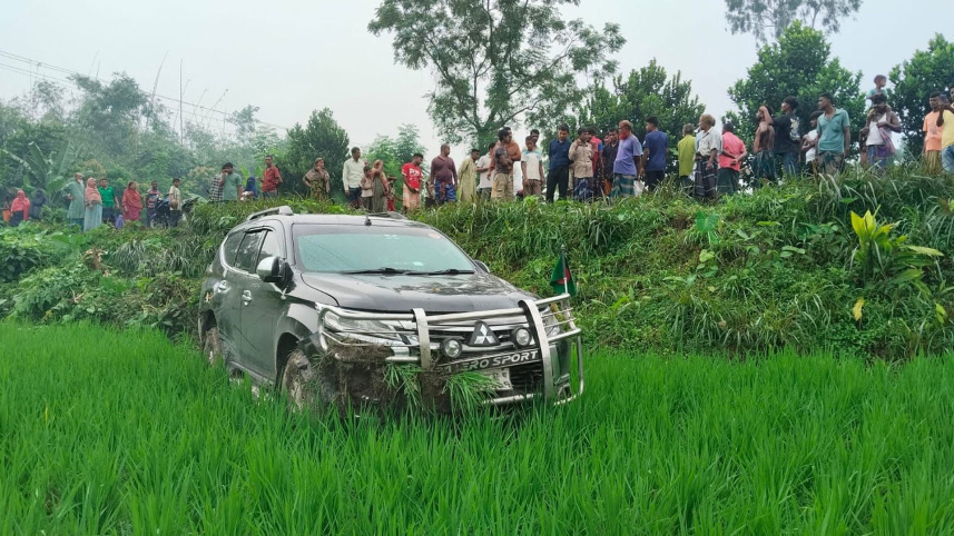 প্রতিমন্ত্রী আব্দুল বারীর গাড়ি