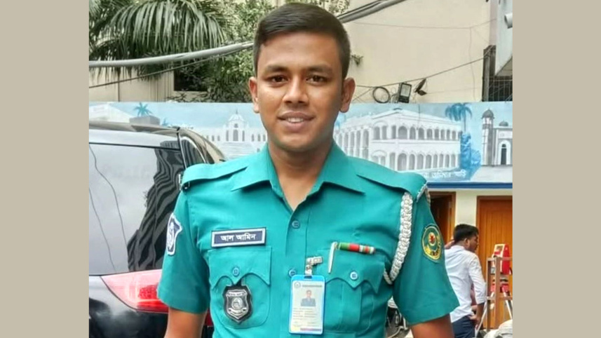 বাসচাপায় পুলিশ নিহত